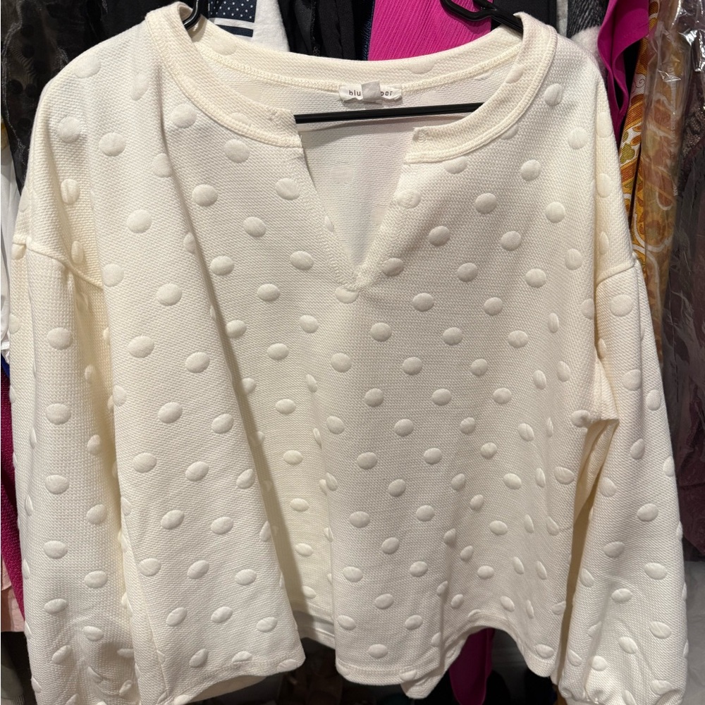 Lightweight ivory sweater. Never worn. Medium.